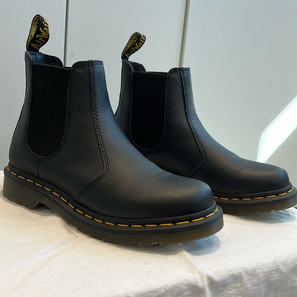 Dr. Martens black Chelsea boot Size 7